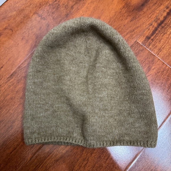 Zara Beanie Cap Size Medium - Picture 1 of 4
